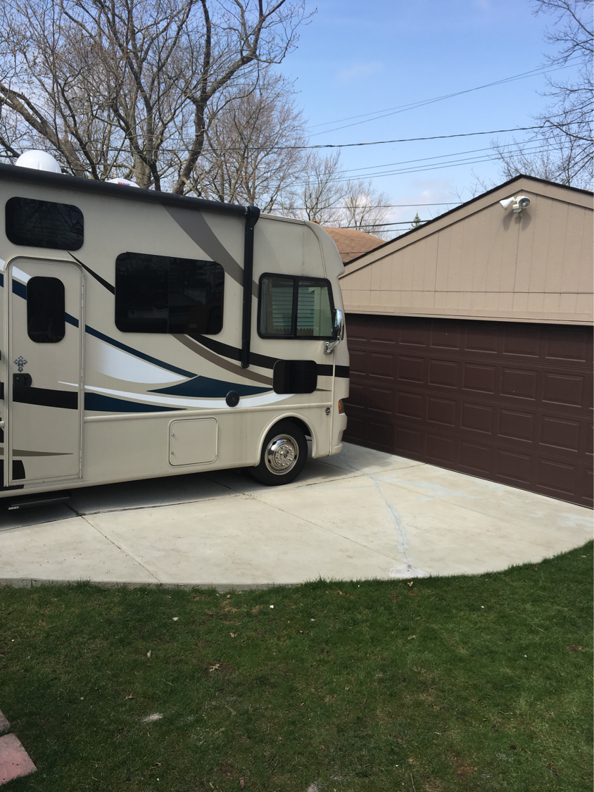 Sun 'n' Shade Campground RV Parking